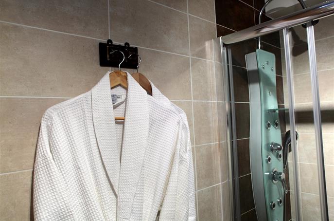 Bathroom in the Superior Triple Room at the 3-star Hôtel Résidence