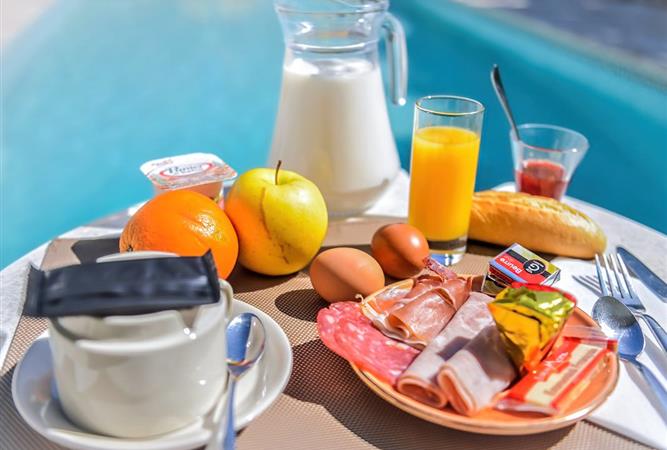 Breakfast on the terrace by the pool