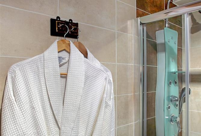 Bathroom in the Superior Quadruple Room - 3-star Hôtel Résidence 