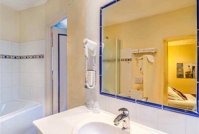 Bathroom in room at the boutique hotel Résidence